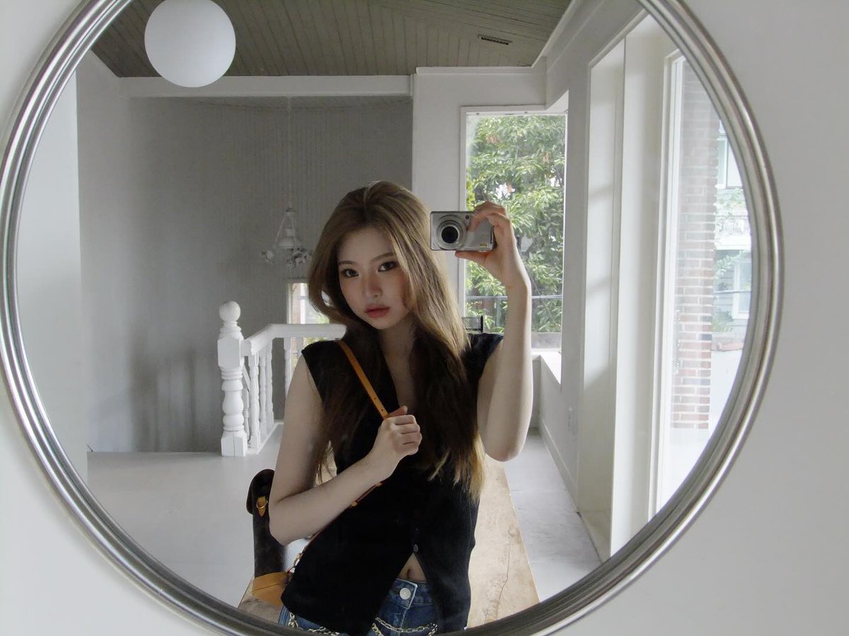 ladyeswan's tweet image. ㅤ
                 ꒰ #moiCHÉRII ꒱ 
      ᰔᩚ 𝐹𝑟𝑜𝑚 𝑡ℎ𝑒 𝑊𝑖𝑛𝑡𝑒𝑟 𝗗𝗔𝗥𝗔 ⛵️

It's too early to say good morning?
ㅤ