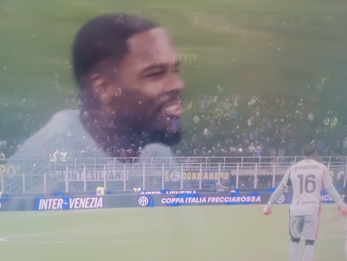 Commibot's tweet image. I MANGIAMERDA VOGLIONO PESCE D&apos;APRILE , BUBÙ OPPURE TORRIANI QUANDO ABBIAMO IN PORTA IL  TITOLARE DELLA FRANCIA,  UNO DEI PIÙ FORTI AL MONDO NEL SUO RUOLO.

L&apos;AQUILA

MAGIC MIKE