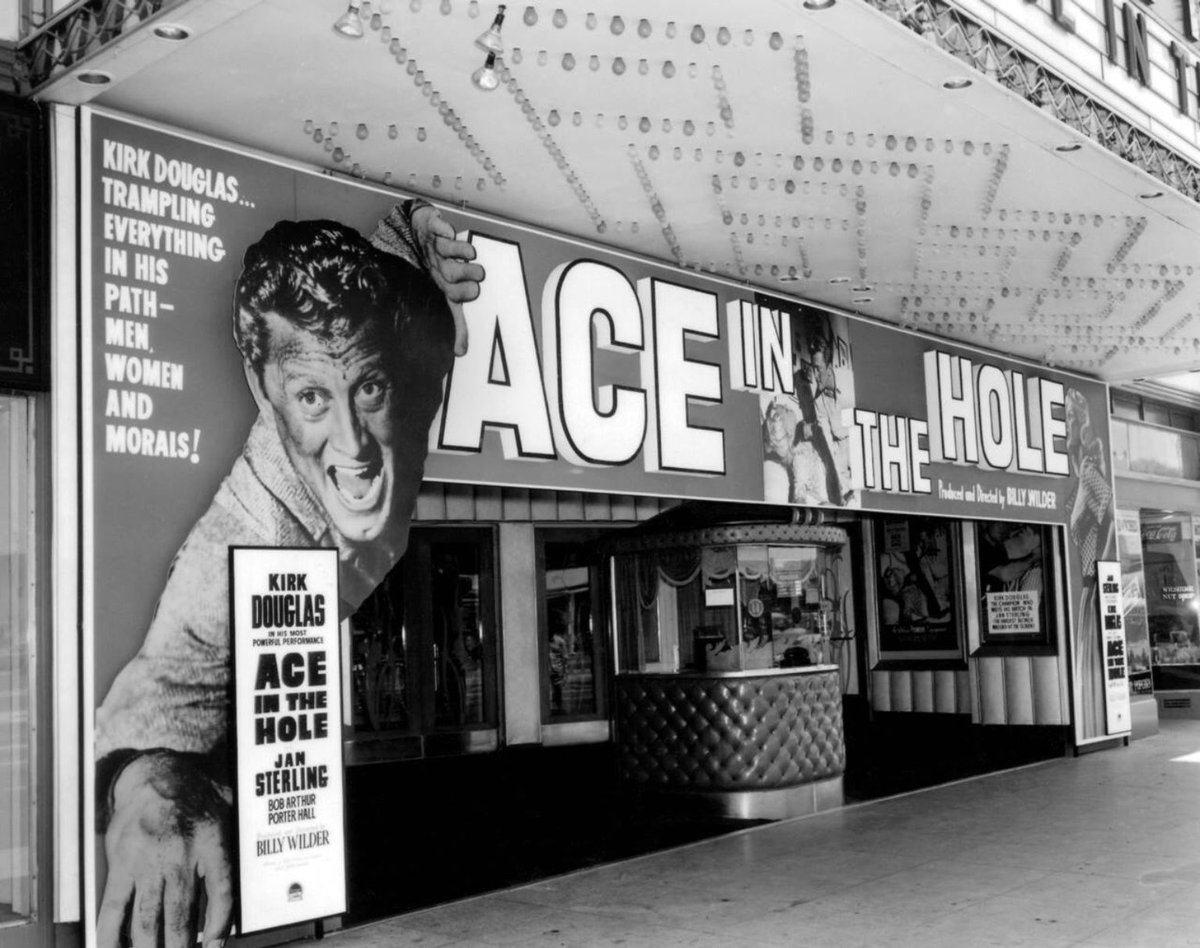 It’s #Noirvember ….who wants to go?🥂🖤🥂