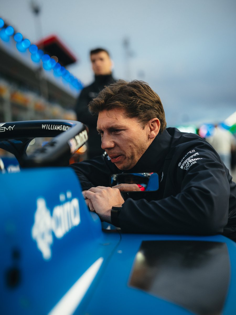 WilliamsRacing's tweet image. A lovely moment as JV joined Lia on the grid in Las Vegas for her final F1 Academy race 💙