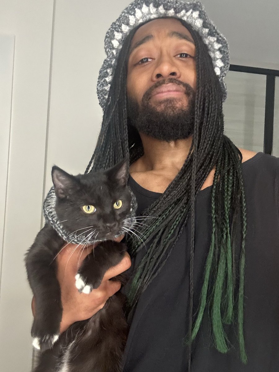 TheFractionator's tweet image. Sure sure …handsome