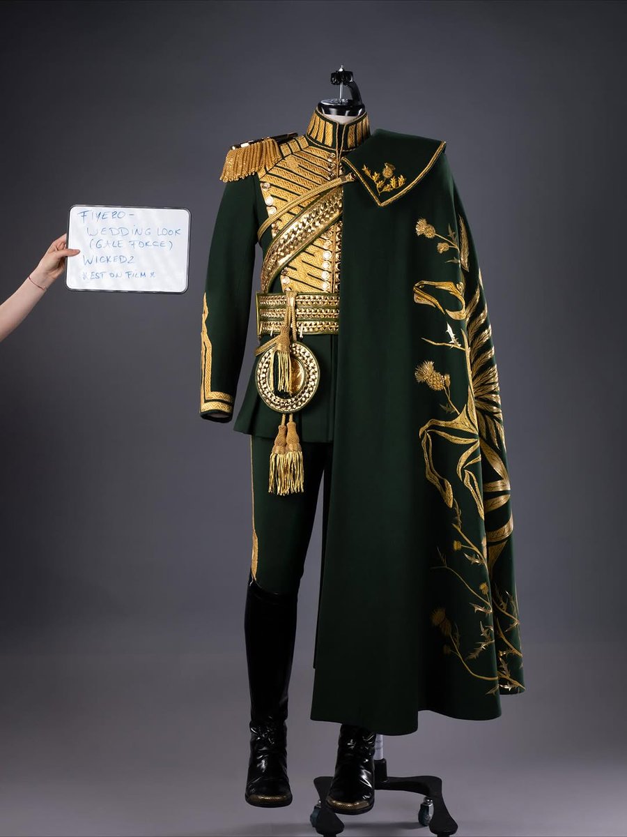 _JB_BB's tweet image. 피예로 웨딩룩 멋지다....