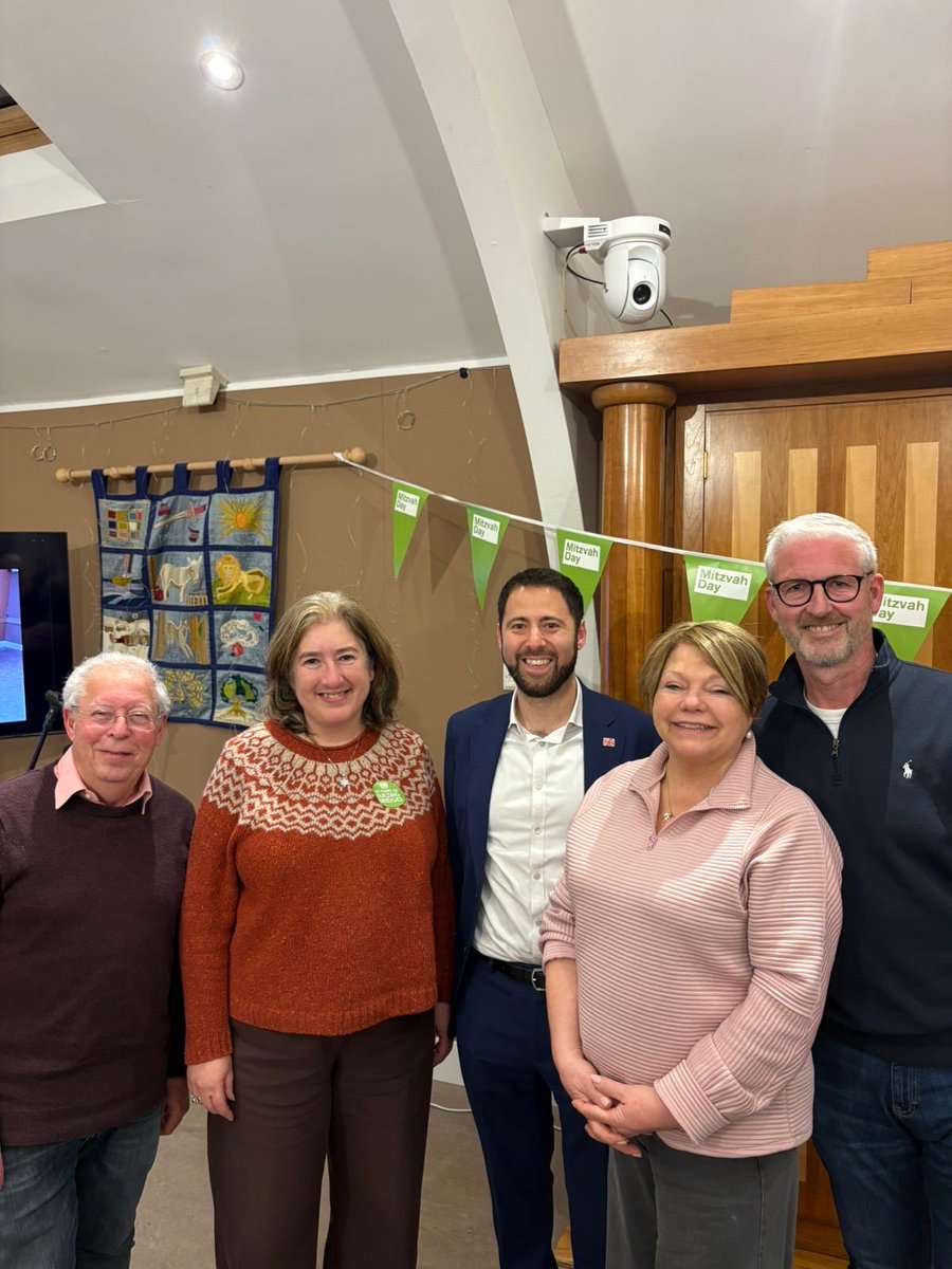 PhilR_R's tweet photo. Lovely to spend time with the Kol Chai Hatch End Reform Synagogue at their AGM this evening to talk about the work of the @BoarofDeputies. Was so impressed with the incredible range of activities that the community is involved in. Today was a very full @MitzvahDay programme. https://t.co/QY8TJUmOBh
