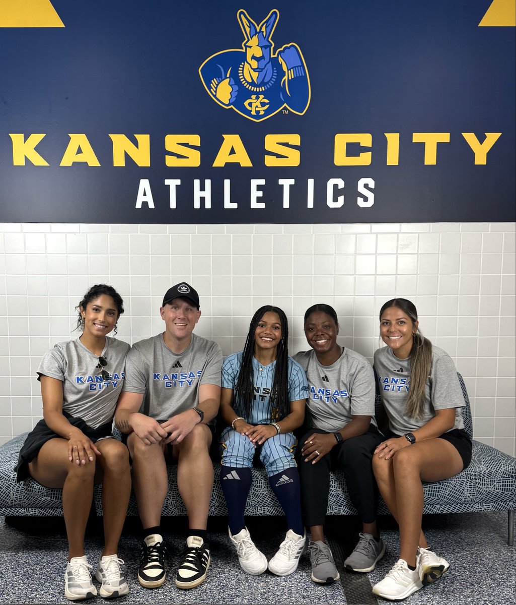 AriaVictorian's tweet image. Found My home! 🩵💙💛 #ROOUP #Committed @hotshotsnation @HSNational_16U @clearcreeksb @kcroossb @KStokes10 @Josie_Tofpi @CodyBarham @kinsey_fiedler @SaenzHitting @gjpalme
