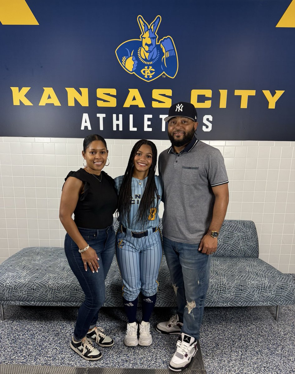 AriaVictorian's tweet image. Found My home! 🩵💙💛 #ROOUP #Committed @hotshotsnation @HSNational_16U @clearcreeksb @kcroossb @KStokes10 @Josie_Tofpi @CodyBarham @kinsey_fiedler @SaenzHitting @gjpalme