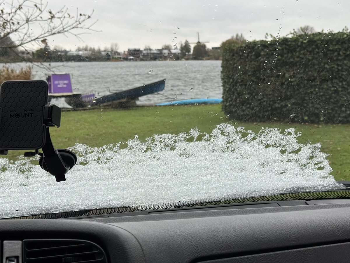 Botenwagen's tweet photo. @Glasbak Onderschat de #horrorwinter hier s.v.p. niet! https://t.co/k0cwkWttiR