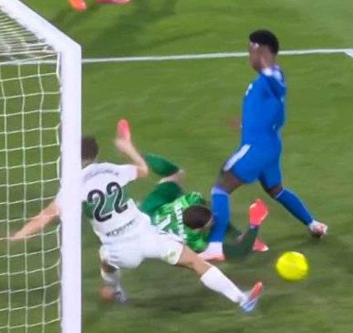 Hay q reírse.
No queda otra.