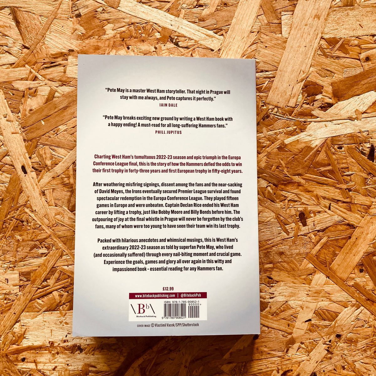 StanchionBooks's tweet image. 𝐑𝐄𝐒𝐓𝐎𝐂𝐊 | MASSIVE: THE MIRACLE OF PRAGUE by @PeteMay3 

The story of how the Hammers defied the odds to win their first trophy in forty-three years and first European trophy in fifty-eight years 

@BitebackPub #whufc

🛒 stanchionbooks.com/products/massi…