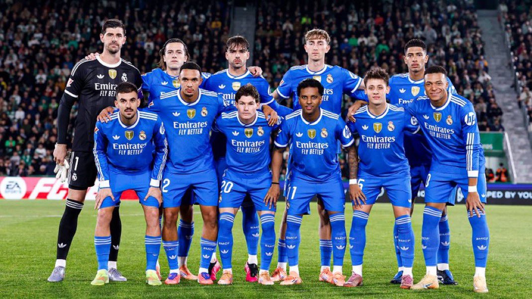 After defeating elche tonight
Real Madrid are 5 points clear of Barcelona.