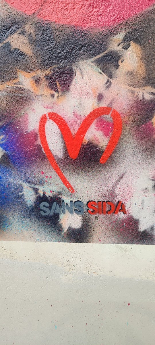 Rachel_Mtp's tweet photo. Désolée d'avoir fait bouger un peu votre stand ce matin... Merci à @manureynaud  et à @FatmaNakib pour leur accueil ! Voici le résultat ! #MSansSIDA https://t.co/p6n69Iilwc