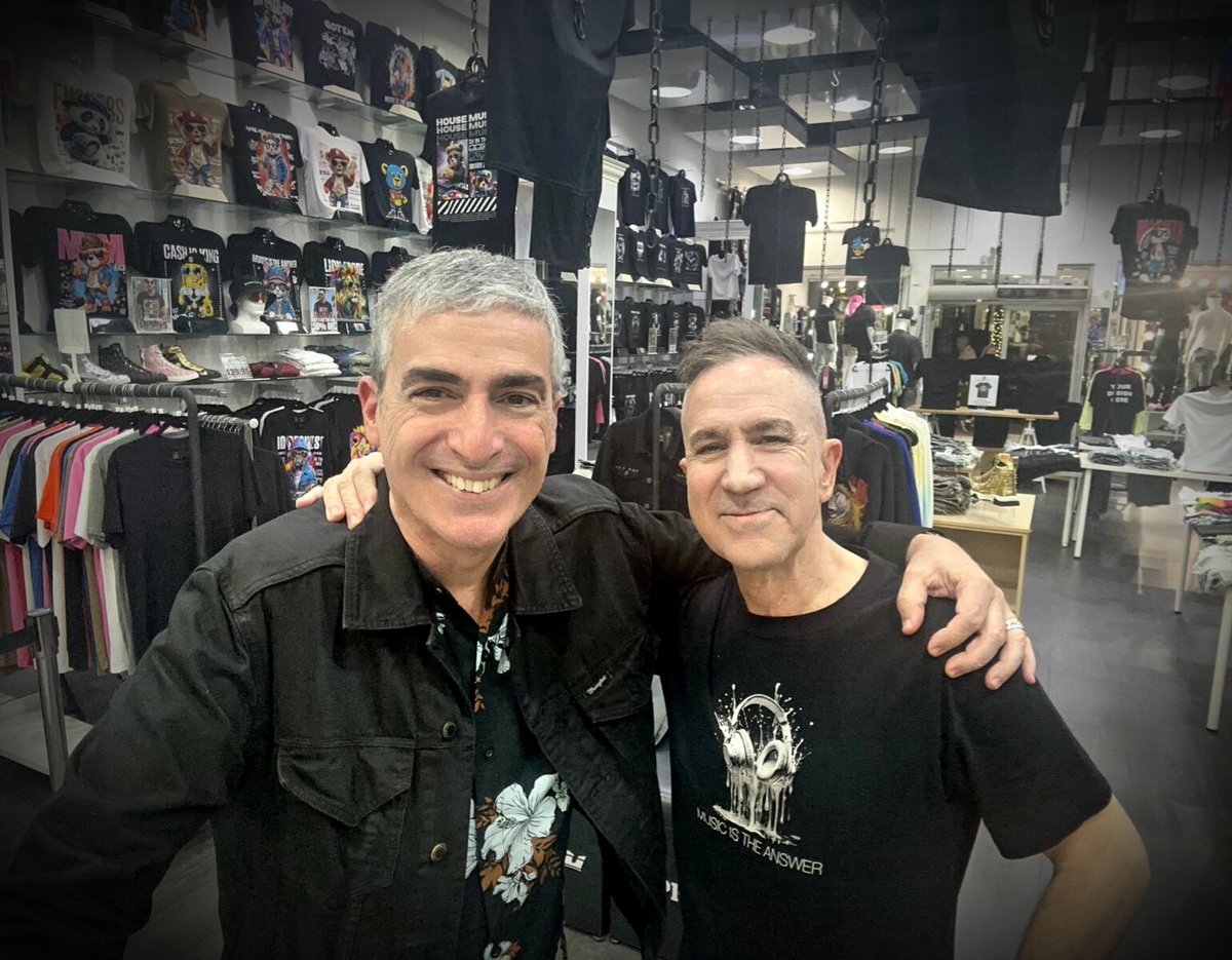 Gran encuentro con Jorge Kisieluk en su local <a href="/GroovemanMusic/">Grooveman Music</a> .