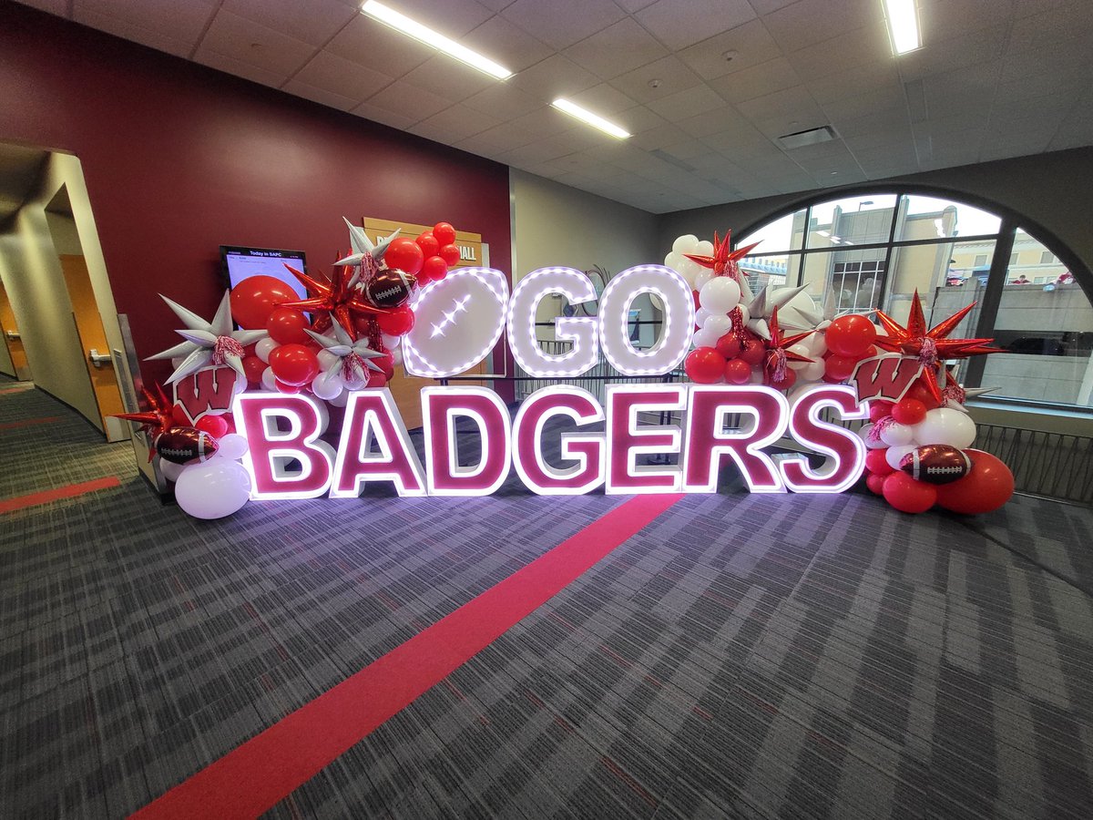 klemecar91's tweet image. Thank you @CoachCibene and @BadgerFootball for an amazing game day visit! It was great to see a hard-fought win and see you guys come out on top!

@WestoshaFBall 
@Prokickercom