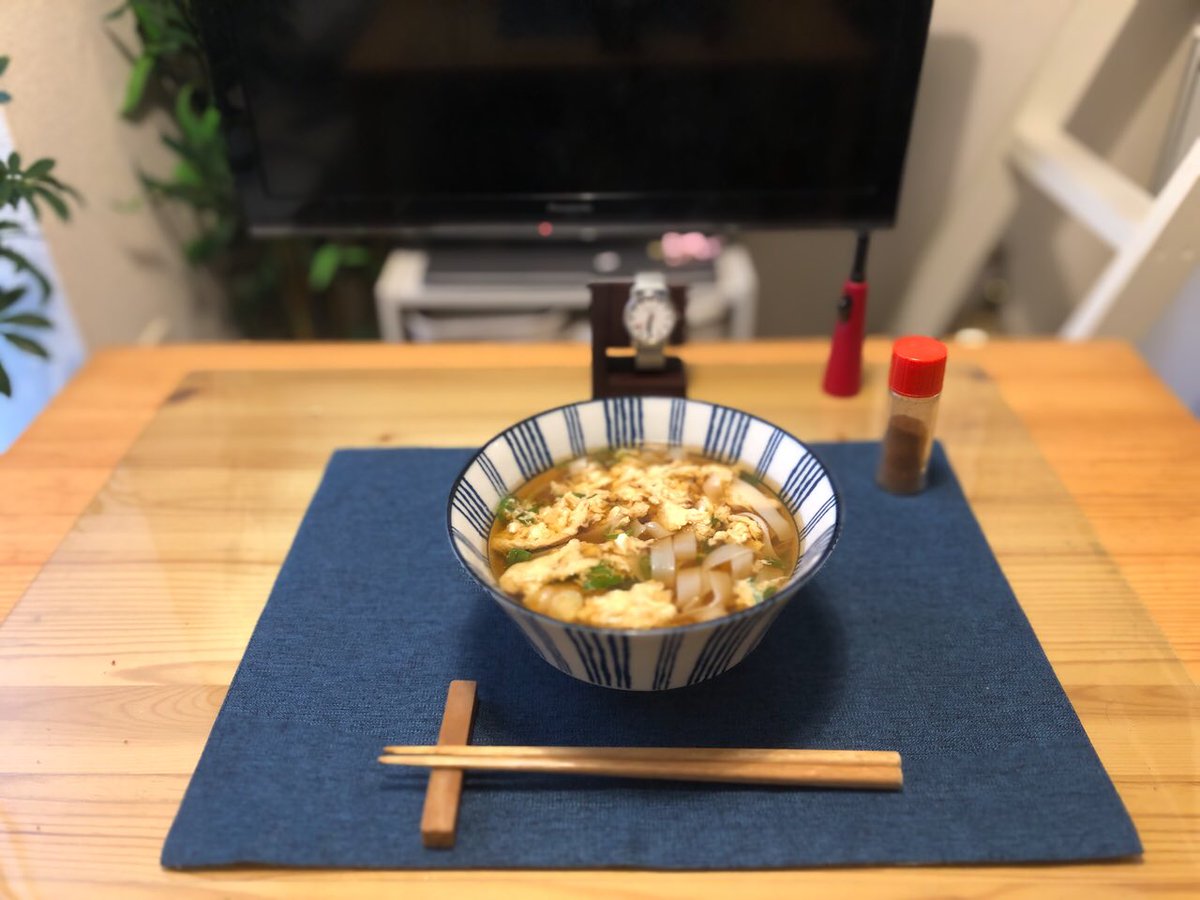 おはようございます

ごはん日記
11月24日 月曜日 朝

卵とじきしめん

ちょっと段取りを間違えて
ちぇっ
となりました
コンロがもうひとつあると便利だろうなぁ

今朝も4:00起きで、5:30にアパートに着きました
さて、生ゴミを出したら少し寝ます