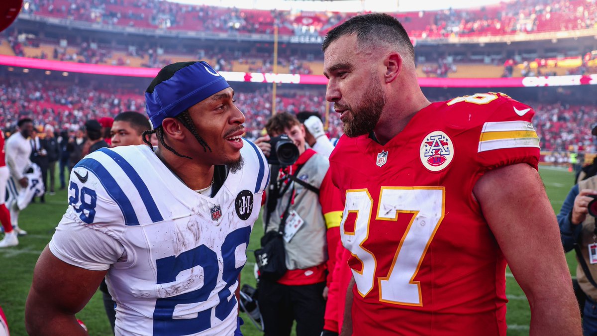 Chiefs's tweet image. Absolute thriller. Great game, @Colts 🤝