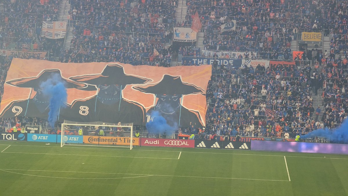 UTDKeanoo's tweet image. #FCC tifo better than Arsenal
