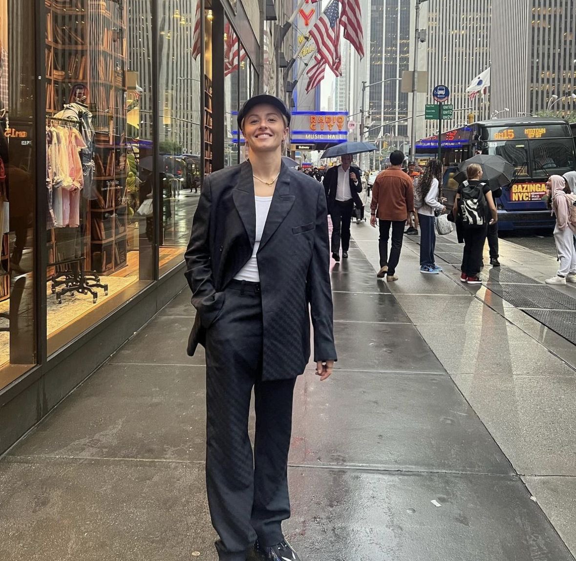 ofcomposure's tweet image. leahmatthewss posted: new yawkkk 🍕🍕