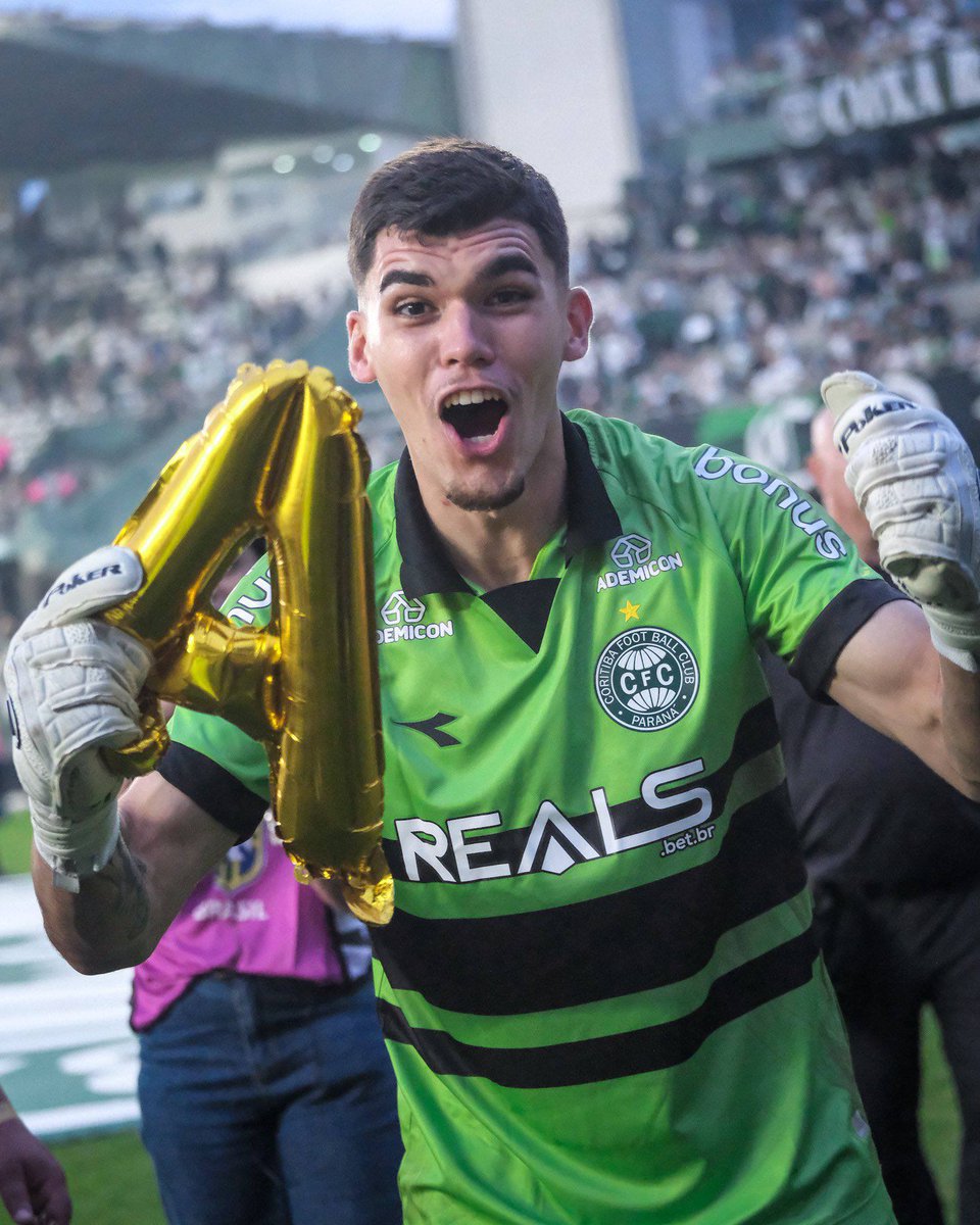 DiarioGols's tweet image. O goleiro Pedro Morisco, do Coritiba, foi o rei do clean sheets.

O jovem goleiro do Coxa ficou 17 jogos sem sofrer gol na Série B.