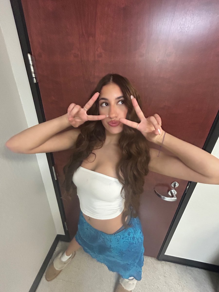 jszbbg's tweet photo. na na na na… give maya a HIGH-FIVE-A because she and her co (little ms getterhina) have been elected jszs 119th madricha!! https://t.co/O6a0htJoPP