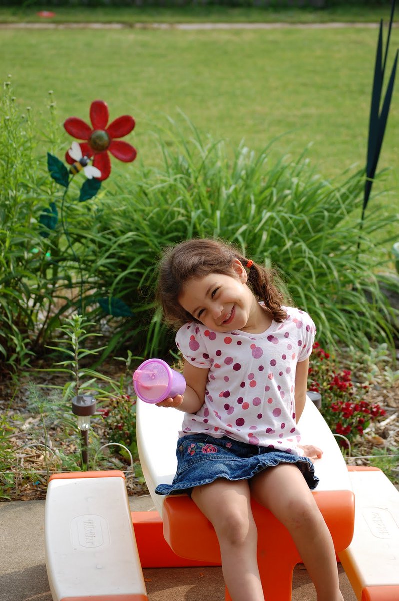 na na na na… give maya a HIGH-FIVE-A because she and her co (little ms getterhina) have been elected jszs 119th madricha!!