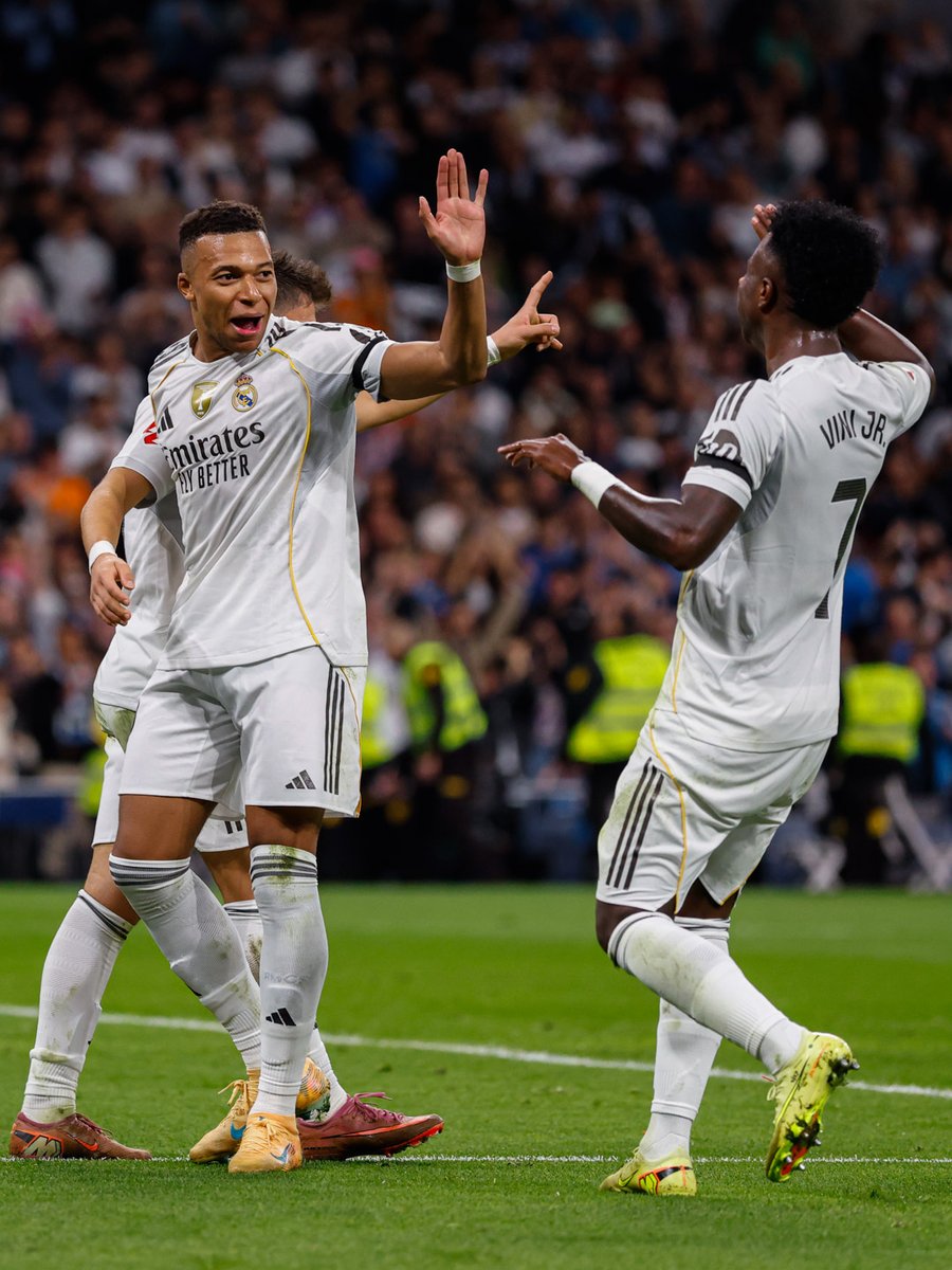 LightViewX's tweet image. GOAAAAAAAAAAAAL!! ⚽
Real Madrid 3:2 Elche
What an absolute screamer from Mbappe
Right from the team bus