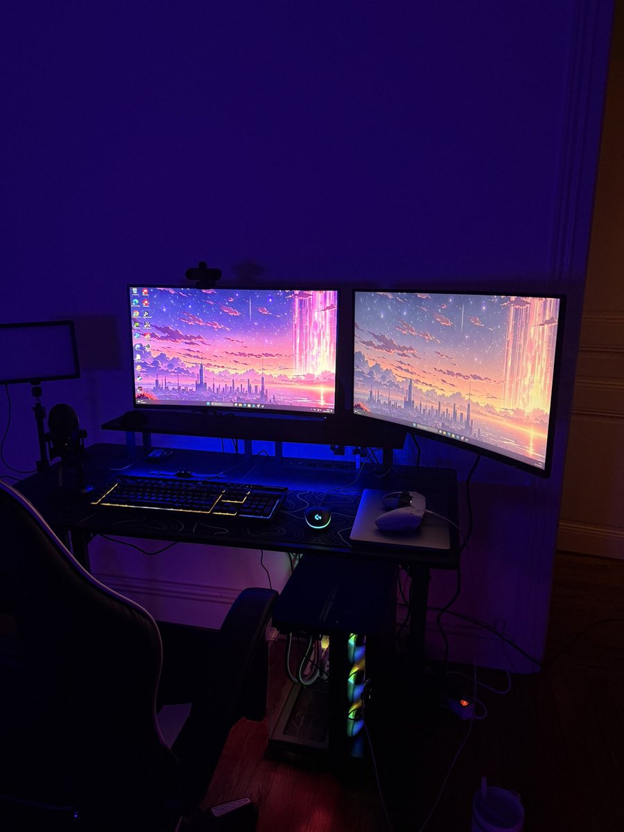 OvnigzzTV's tweet photo. Le Set-up est dingue https://t.co/3N6px5yMmy