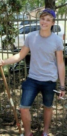 Kxthxe's tweet photo. @ItCantBeYou did lesbian farmer Ashton turn you into one? https://t.co/nsx2Q11wIs