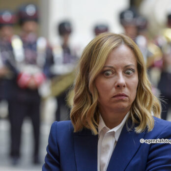 Il pensiero magico di Meloni come macchina del consensio? In parte è vero ma la sua politica si sposa con l'ossatura del nuovo capitalismo

strisciarossa.it/dove-sta-la-ma…