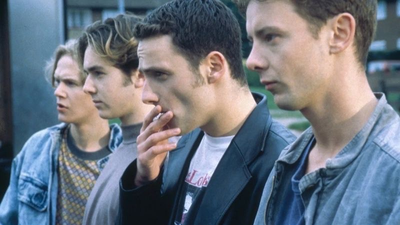 JunsuiFilms's tweet image. 🎞️REVIEW &quot;A fascinating cinematic time capsule positively boiling with angst and energy; Paul Hills&apos; deceptively seminal British drama #BostonKickout, packed with a host of familiar pre-fame Brit stars, is a raw, rollicking and emotionally pulsating wallop of youthful exuberance&quot;