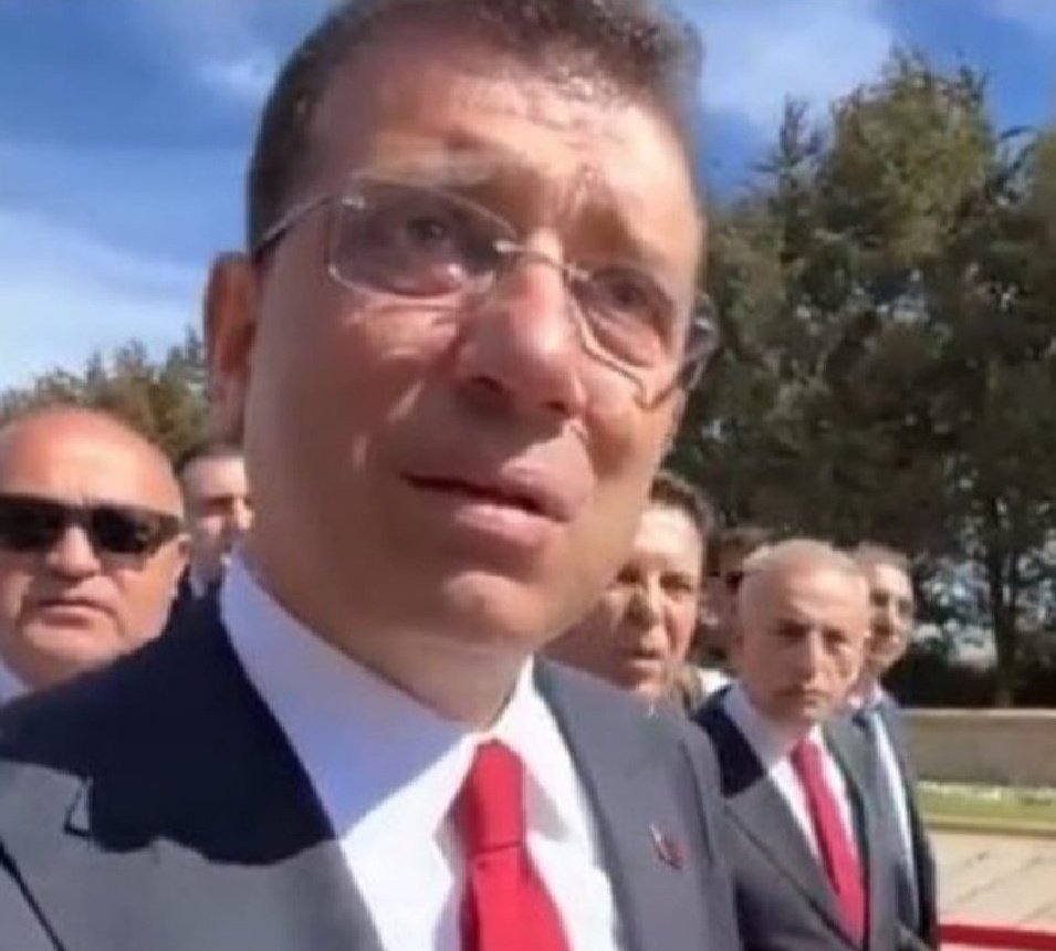 Ekrem İmamoğlu HIRSIZDIR!
Hiç bir şey çalmamış olsa
4000 sayfalık iddianamenin tamamı boş olsa bile!
Kimsenin işine ve ekmeğine dokunmayacağız diye NAMUS SÖZÜ vermiş
Benim ve benim gibi onbinlerce İBB çalışanının ekmeğini çalmıştır , geleceklerini çalmıştır, hayallerini çalmıştır