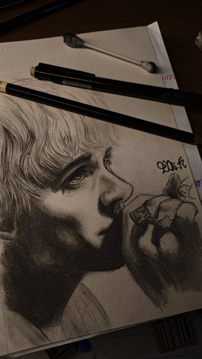 imyournicotine_'s tweet image. don't you love it when men have that bottom look in their eyes,, I mean beautiful eyes