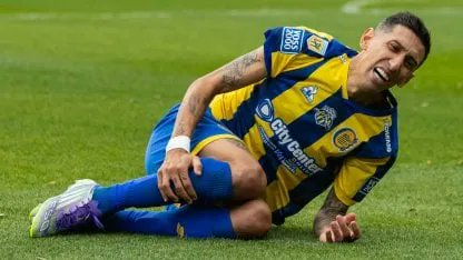 cosmo_army's tweet image. Es increíble como este tipo al mínimo contacto se tiro al piso, gano el futbol, gano Estudiantes.