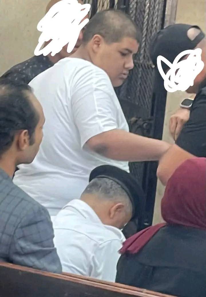 zahraa___2010's tweet image. شايفين العجل دا ؟
أعتدى على العصفورة دي وأخد ١٥ سنة سجن بس بناءً على قانون الطفل ، مع أن دا فعل واحد بالغ العجل دا بالغ في الشرع يُعامل معاملة الرجل ويطبق عليه الحد !!
دا لو بلدنا بطبق الشرع، يعني هيطلع من السجن يكمل حياته عادي وهي ماتت خلاص.