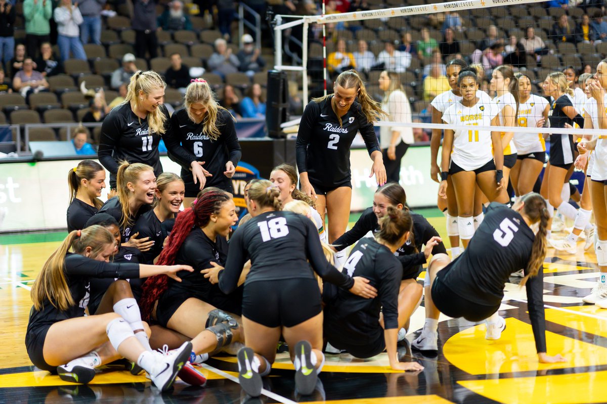 HorizonLeague's tweet image. Victory Monday with the #HLVB champs!

@WSUVball | @WSURaiders | #OurHorizon 🌇| #MajorExperiences