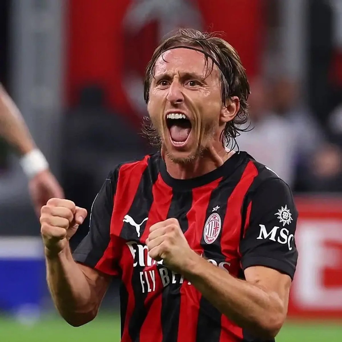 a_ashkanani88's tweet photo. اذا كنا كجمهور متوترين و خايفين أثناء المباراة .. لوكا من خلال مسيرته الضغط أو التوتر مصطلحات مو موجودة بقاموسه

الكلمات ما تعطيه حقه
يكفي نقول لوكا مودريتش و نخلي المتابع يعرف معنى هالإسم و قيمته

مبروك بشكل خاص للأمير ❤️
قائدنا الفني الحقيقي ❤️
هو عقل أليغري بالملعب ❤️ https://t.co/jAgto8IUub