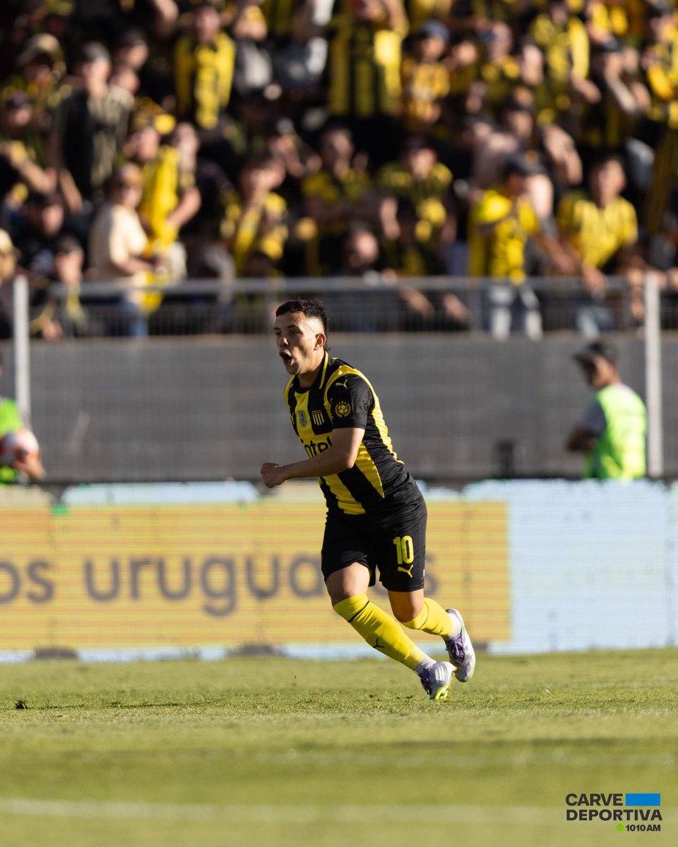Mereció mucho más Peñarol. 

Muy mal 1T y un ST que hasta con un jugador de menos lo metió en un arco a Nacional. 

Varias bajas para el domingo que viene.

Llave abierta. 

Remontamos un 0-2 y merecimos ganarlo, ellos no tienen nada, hay que ganar.
