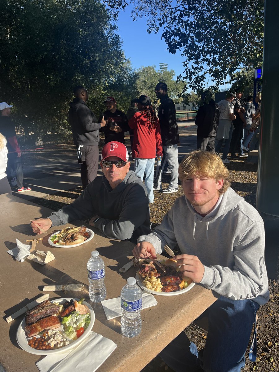 coachdukes99's tweet photo. Thank you @StanfordFball and @M_80lane for a first class visit. We had a great time touring the facilities and watching the Cardinal take back the Axe! https://t.co/bOuKlNuOr0