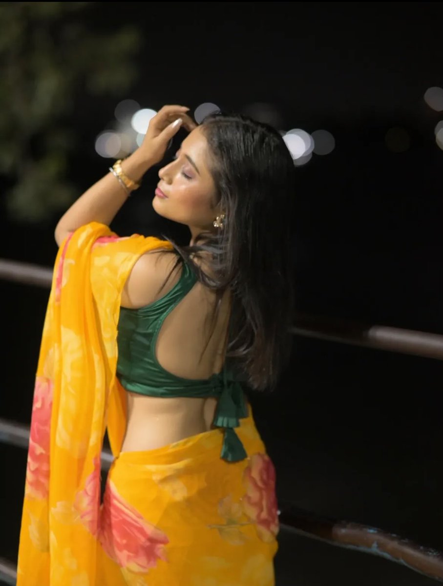 Lights in darkness let’s you glow &amp; glam💕