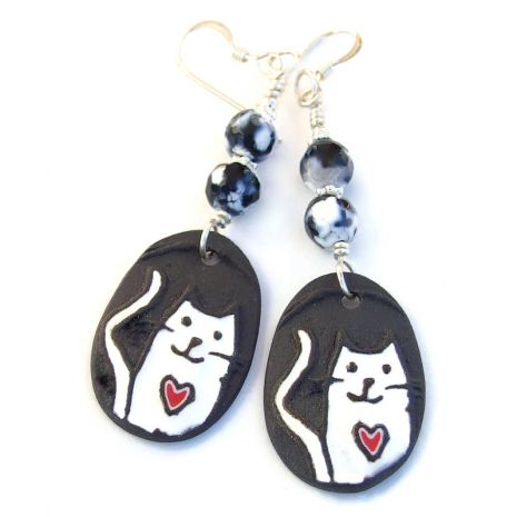 ShadowDogDesign's tweet image. New! Artisan Hand Painted Ceramic #Kitty #Cat #Earrings w/ Faceted Fire Agate Gemstones!  via @ShadowDogDesign #ShopSmall #CatLover #ChristmasGift #CatEarrings             bit.ly/KittyLoveSD