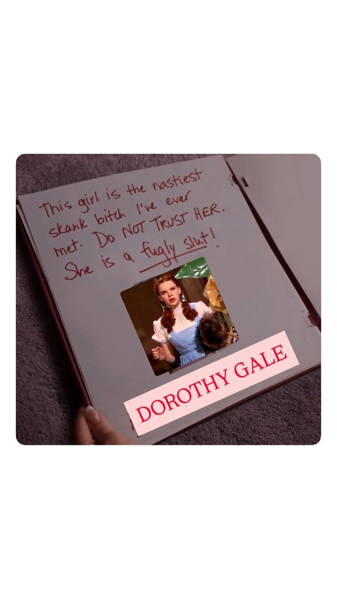 Elphaba escribiendo en su diario: