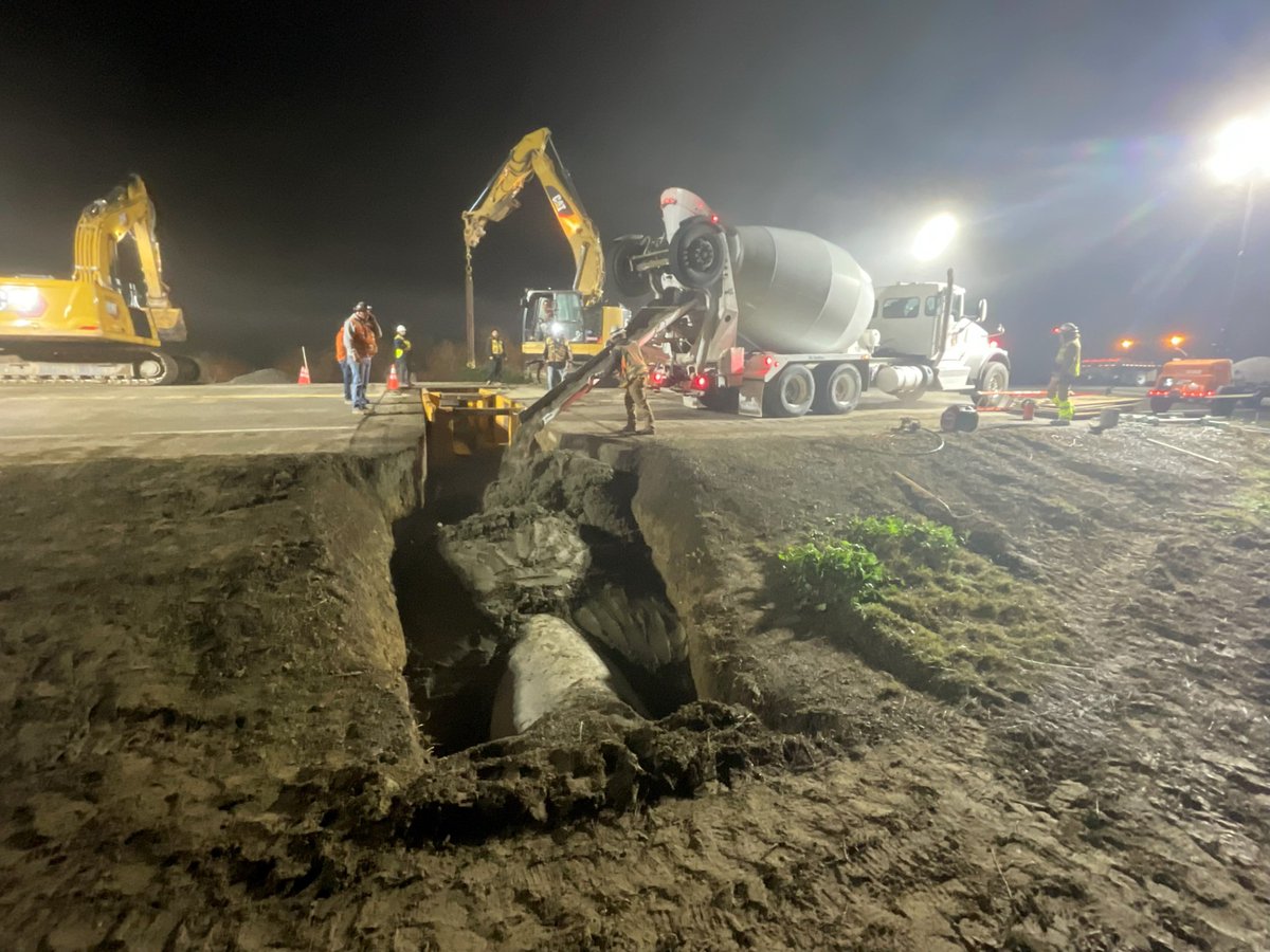 CaltransDist3's tweet photo. 📷
#StateRoute160 UPDATE: Crews successfully replaced the old 36" pipe with a new reinforced concrete pipe, allowing traffic to resume, ahead of schedule.
For more project details visit https://t.co/jEakOR0Wb4.
#CaltransD4 #CaltransD10 @CaltransD4 @CaltransDist10 @CaltransHQ https://t.co/Fkm6qee1jZ