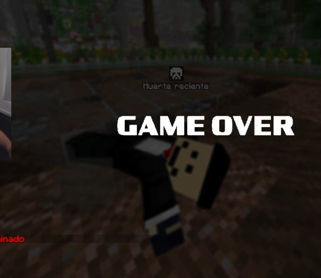 Quackity el año pasado con la skin de q!quackity muriendo ahogado y este año con la skin de q!elquackity lo explotan💔