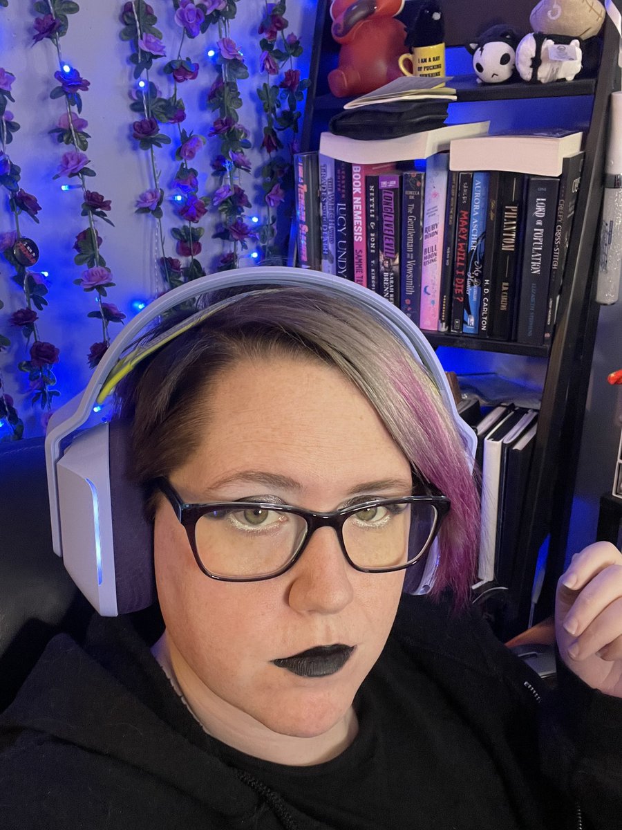acescreamqueen's tweet photo. I’m live over on https://t.co/N1hzZREbJZ come hang out for more dbd! https://t.co/eUIFncue0t