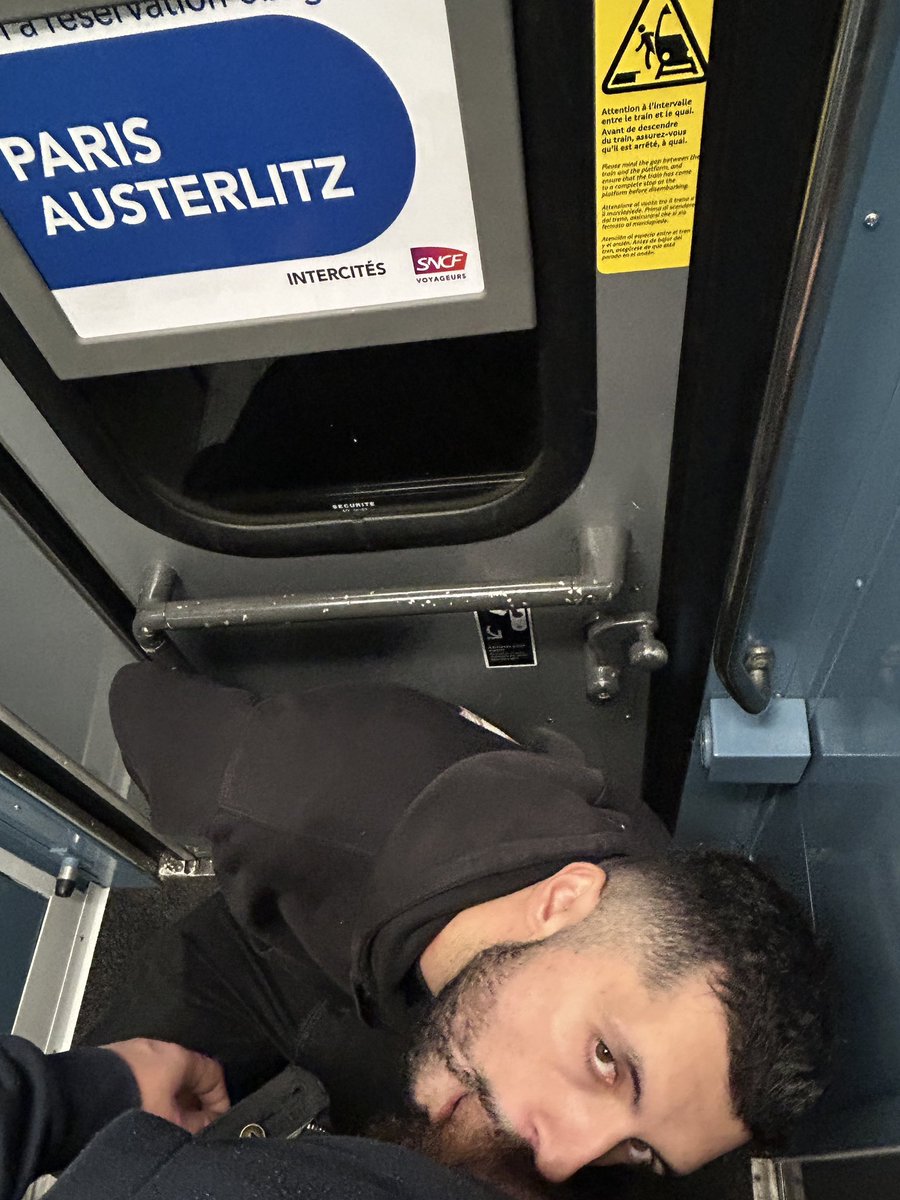 Vider un mec dans le train de nuit ✅