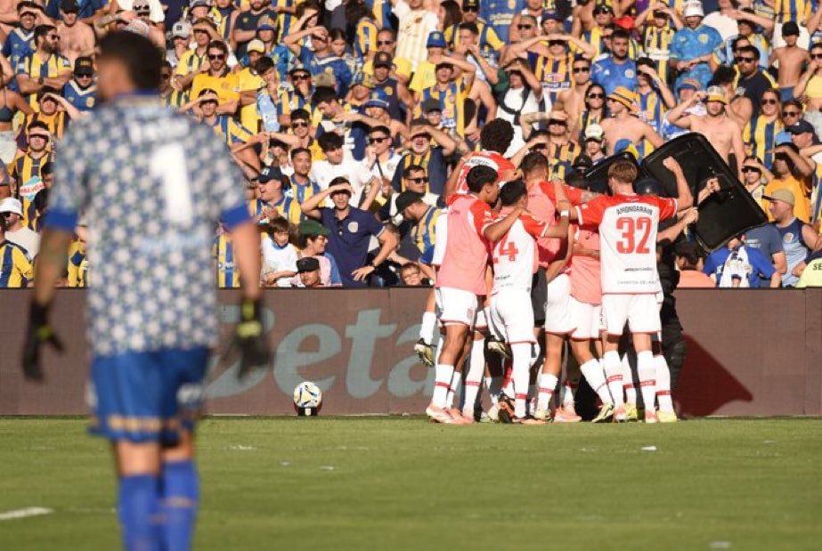 🇦🇹 EL GLORIOSO ESTUDIANTES CLASIFICADO A LOS CUARTOS DE FINAL DEL TORNEO CLAUSURA.

Contra Central y contra la AFA. Dando la cara como manda la historia del club.

#EDLP es LOCURA ❤️