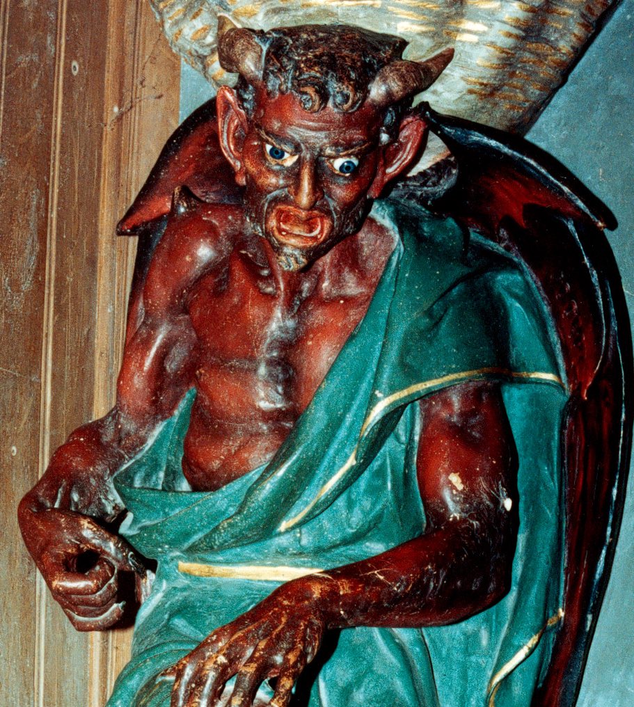 ** SL introduction

“Transformation”

The one who called himself Sha’Liah pressed the tip of the needle agaist his tanned skin. Sighing with pleasure as the sharp tool plunged into his flesh. +