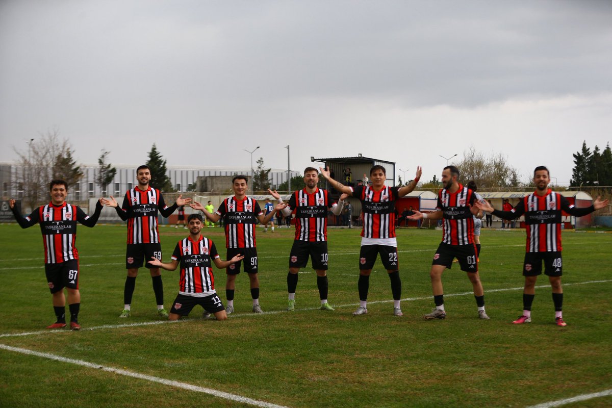 Bizim  yanımızdakiler devrilmez