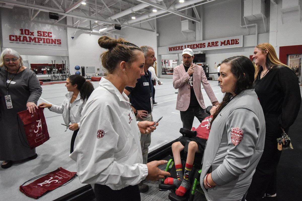 medalistclubua's tweet image. Some of our favorite moments from the VIP meet and greet before Friday Night Heights 2025!

#rolltideroll🐘 #TheMedalistClub #BamaGymnastics #AlabamaGymnastics #BamaGym #RollTide

Join The Medalist Club at BamaGymnastics.org