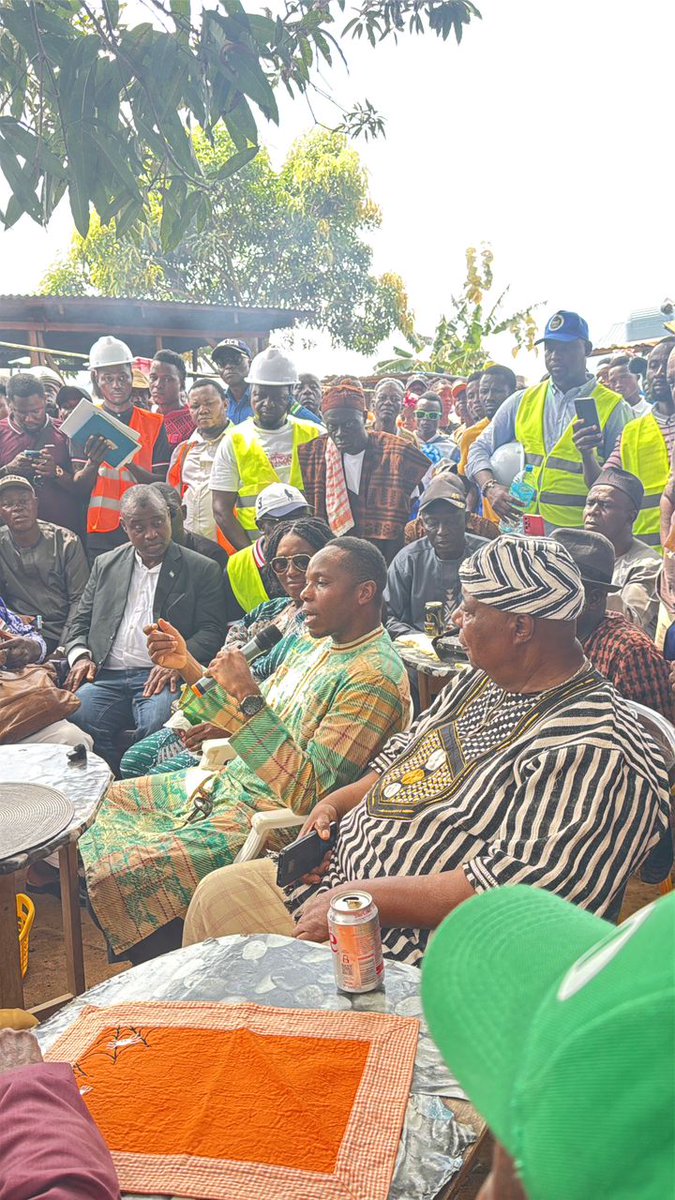 dsengeh's tweet image. 15 hours later (8hours after a ~24 hour flight) we are still on the road. Together #WeAreDelivering on the Rehabilitation and Expansion of 101-yr old Bunumbu College and Construction of 180m Manowa Bridge. Thank you @julius_maadabio for promoting a radically inclusive development