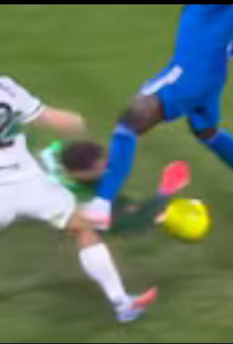 ECFenfurecido's tweet image. 2-2 jugando contra esto eh.