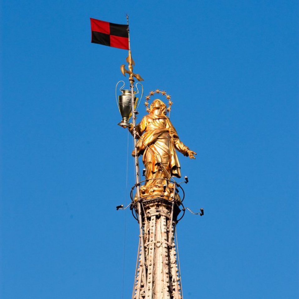 crml80's tweet image. Milano era
Milano è
Milano sarà 
Rossonera